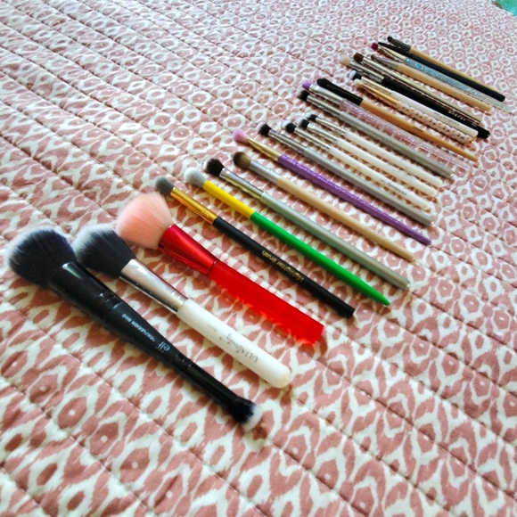 Clinique Other - Makeup Brush Bundle